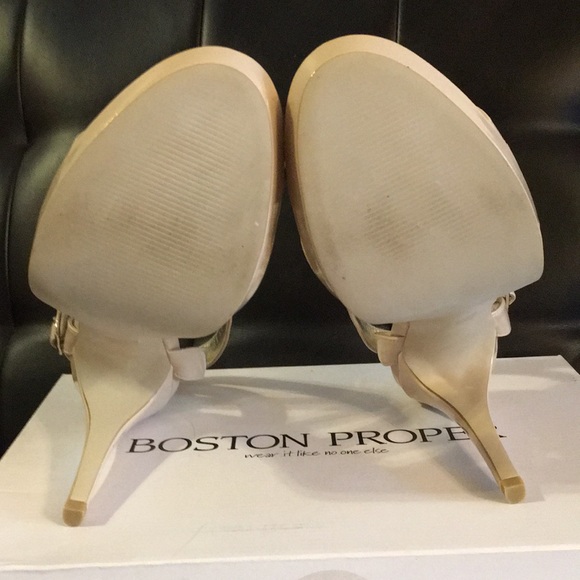 Boston Proper Women’s strappy stiletto sandals. - Picture 5 of 12